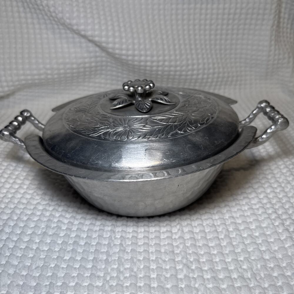 VTG Everlast Hand Forged Aluminum Lidded Tureen Serving Bowl Floral Detail
